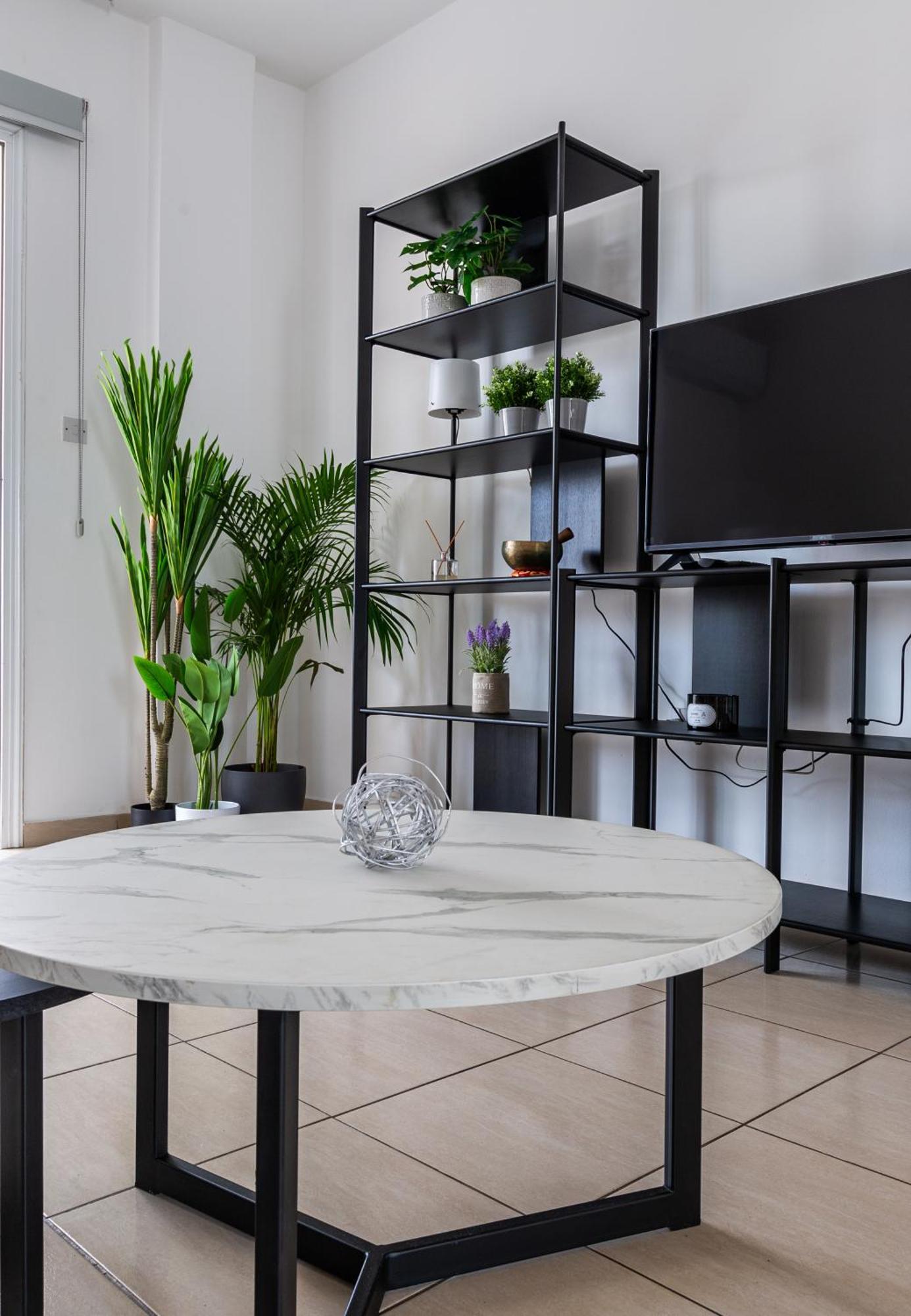 Just Renovated Beautiful 2 Bed In 5 Min Drive To The Appartement *
